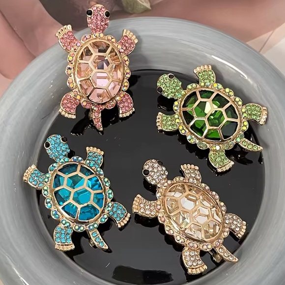 Green Turtle Crystal Brooch - Picture 4 of 9